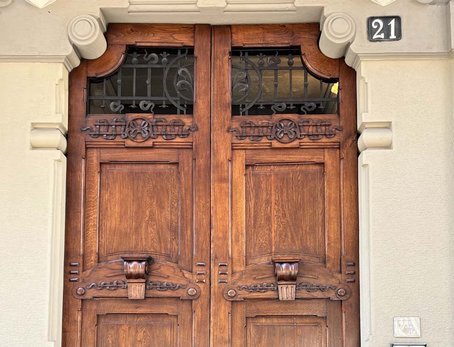 Restauro di portoni storici a Milano, Boero
